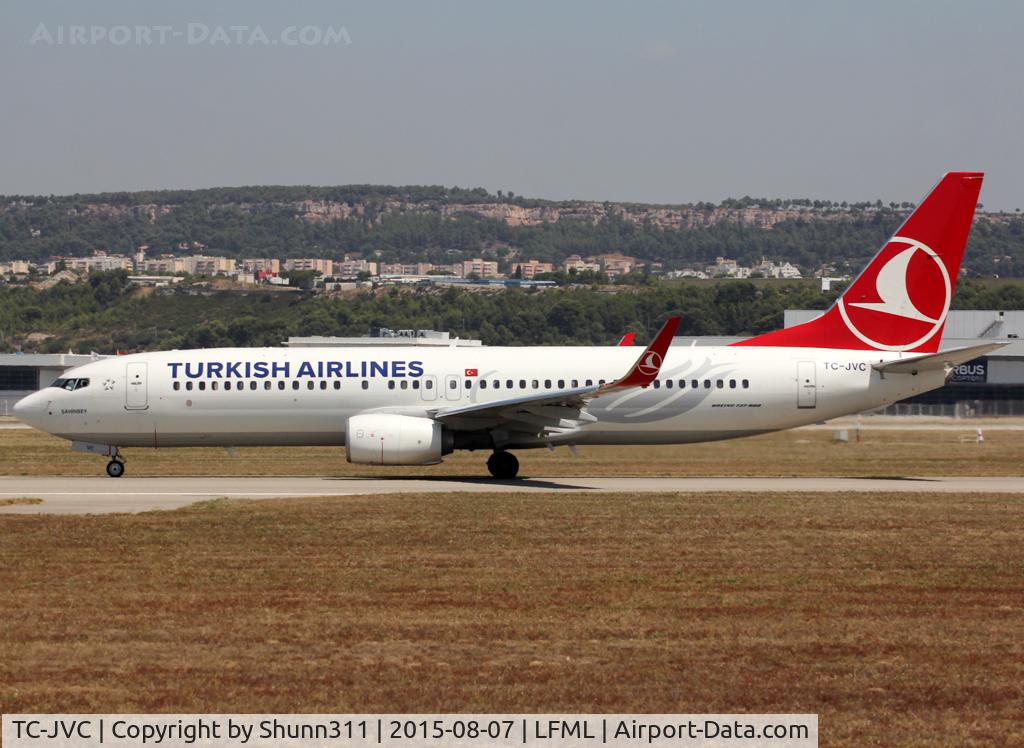 TC-JVC, 2014 Boeing 737-8F2 C/N 42005, Taking off from rwy 31L in new c/s