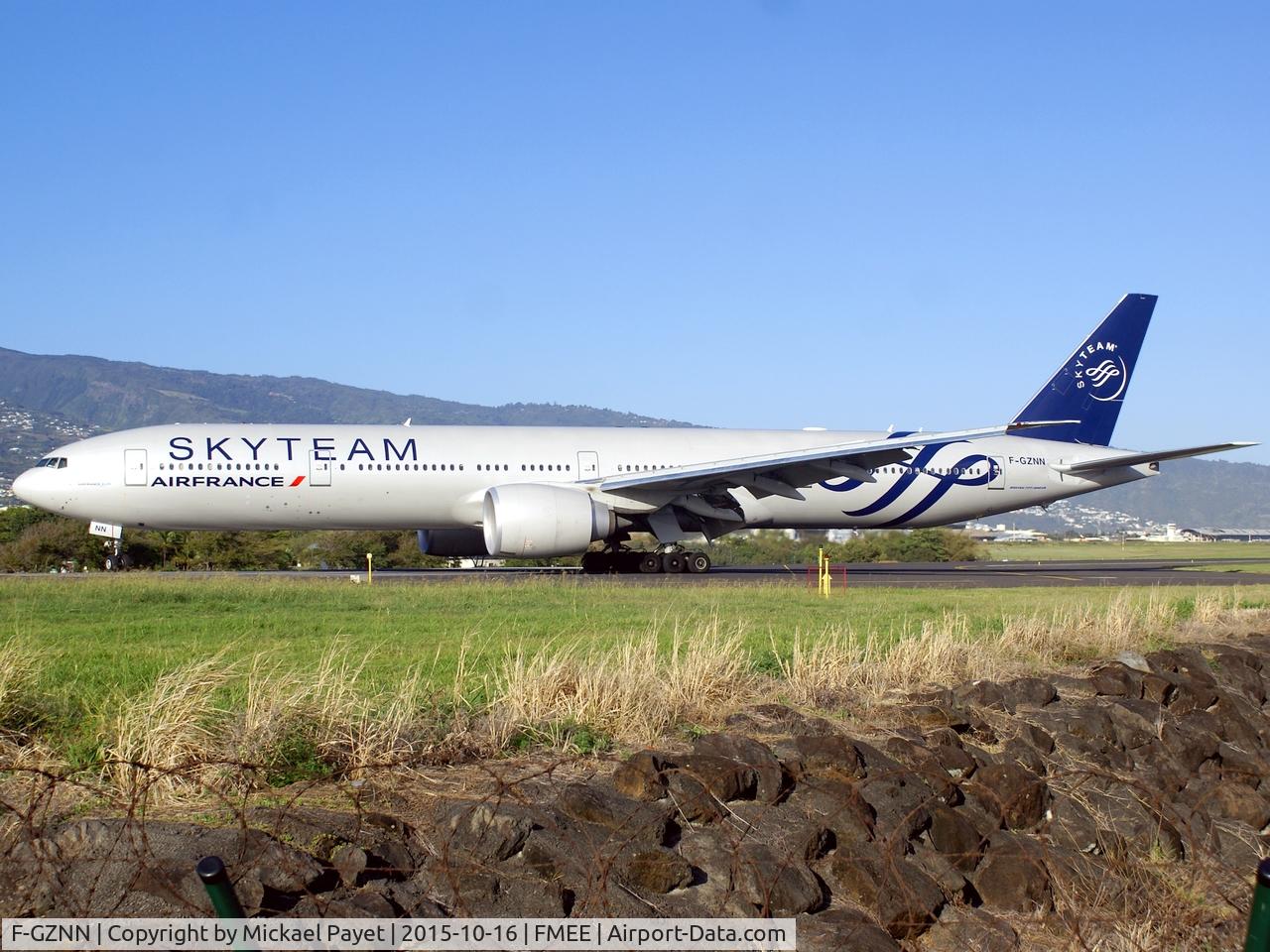 F-GZNN, 2012 Boeing 777-328/ER C/N 40376, Happy to see this one in Reunion island