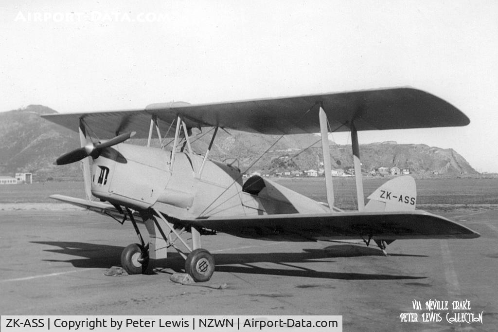 ZK-ASS, De Havilland DH-82A Tiger Moth II C/N 3223, Aerial Fertilising Ltd., Palmerston North, 1950