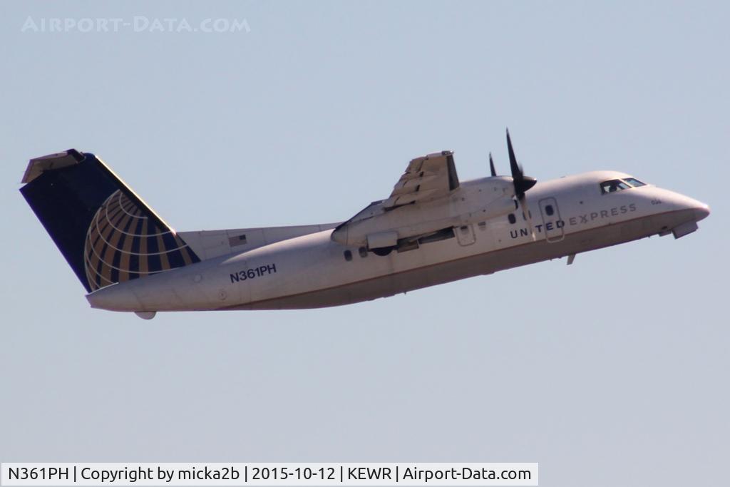 N361PH, 1998 Bombardier DHC-8-202 Dash 8 C/N 516, Take off