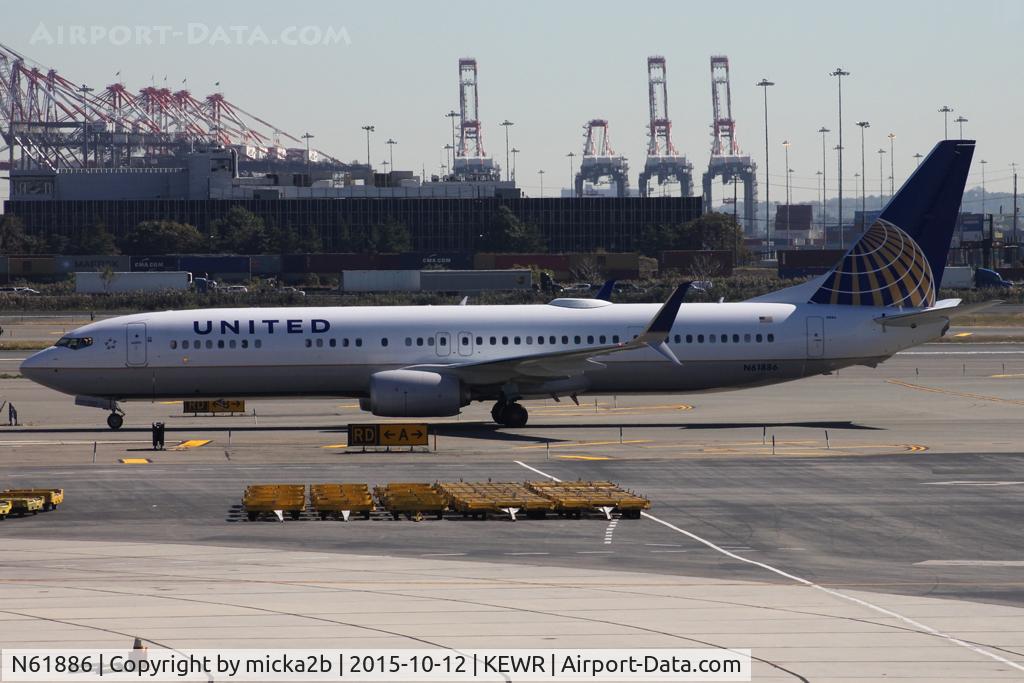 N61886, 2015 Boeing 737-924/ER C/N 42190, Taxiing