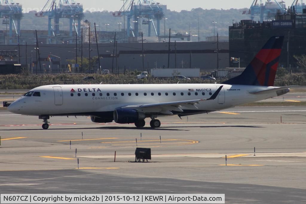 N607CZ, 2007 Embraer 170SU (ERJ-170-100SU) C/N 17000192, Taxiing
