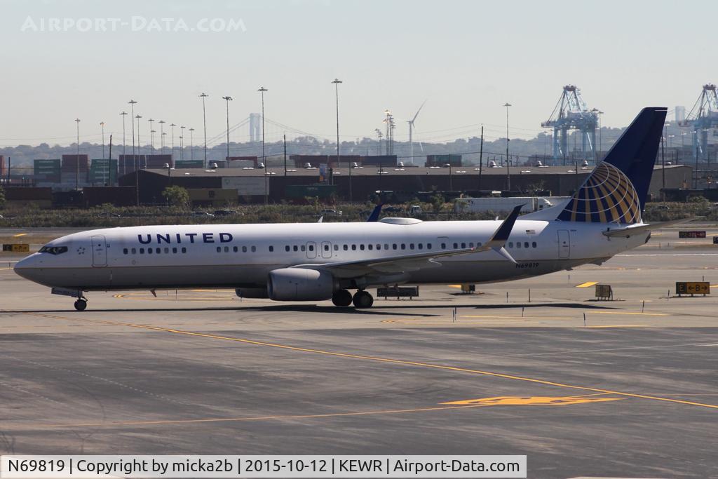 N69819, 2014 Boeing 737-924/ER C/N 43533, Taxiing