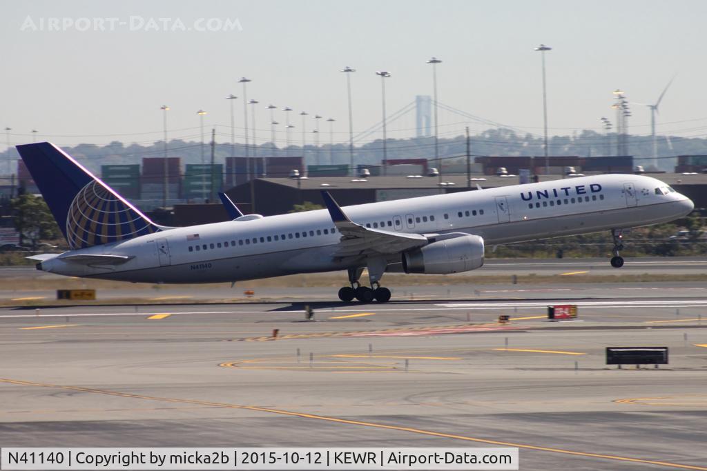 N41140, 2000 Boeing 757-224 C/N 30353, Take off