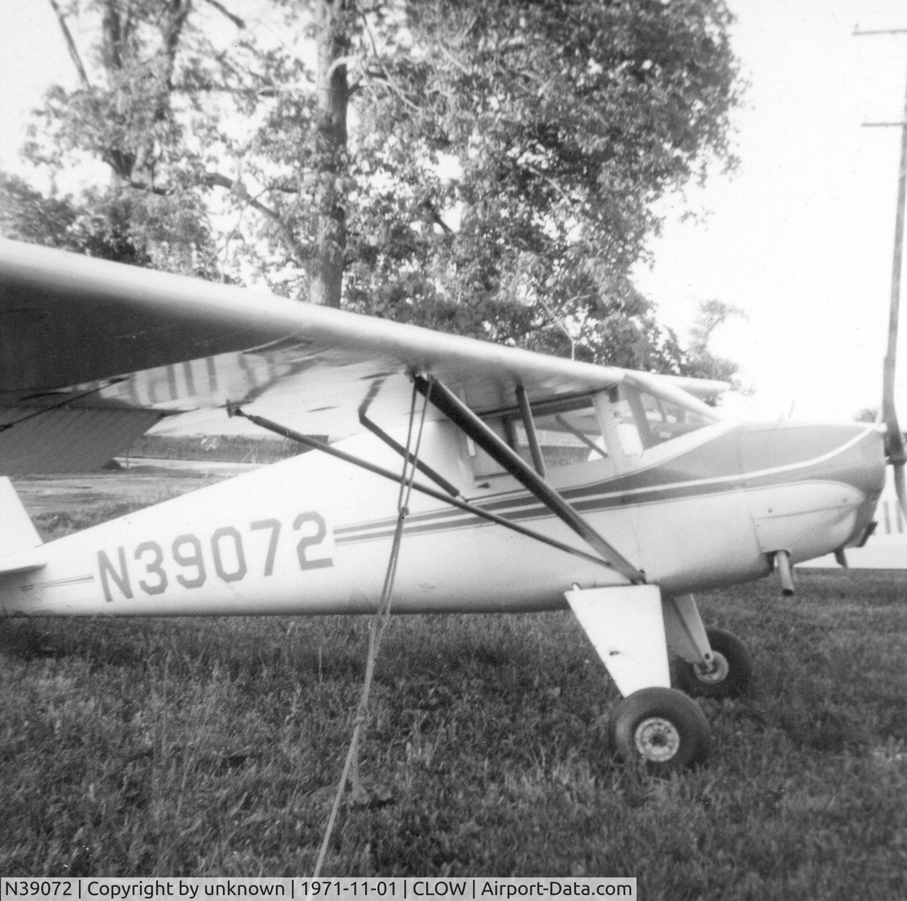 N39072, 1941 Luscombe 8C Silvaire Silvaire C/N 1833, This was my dad's plane back in 1971.  Name:Leroy Gutzmer.  Location: Plainfield, IL  Clow Intl. Airport.