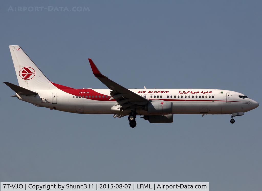 7T-VJO, 2001 Boeing 737-8D6 C/N 30207, Landing rwy 31L