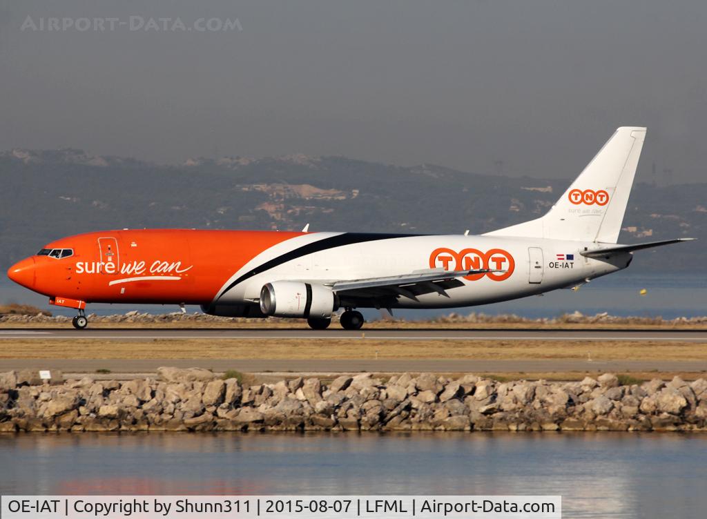OE-IAT, 1999 Boeing 737-4M0 C/N 29210, Landing rwy 13L in old c/s