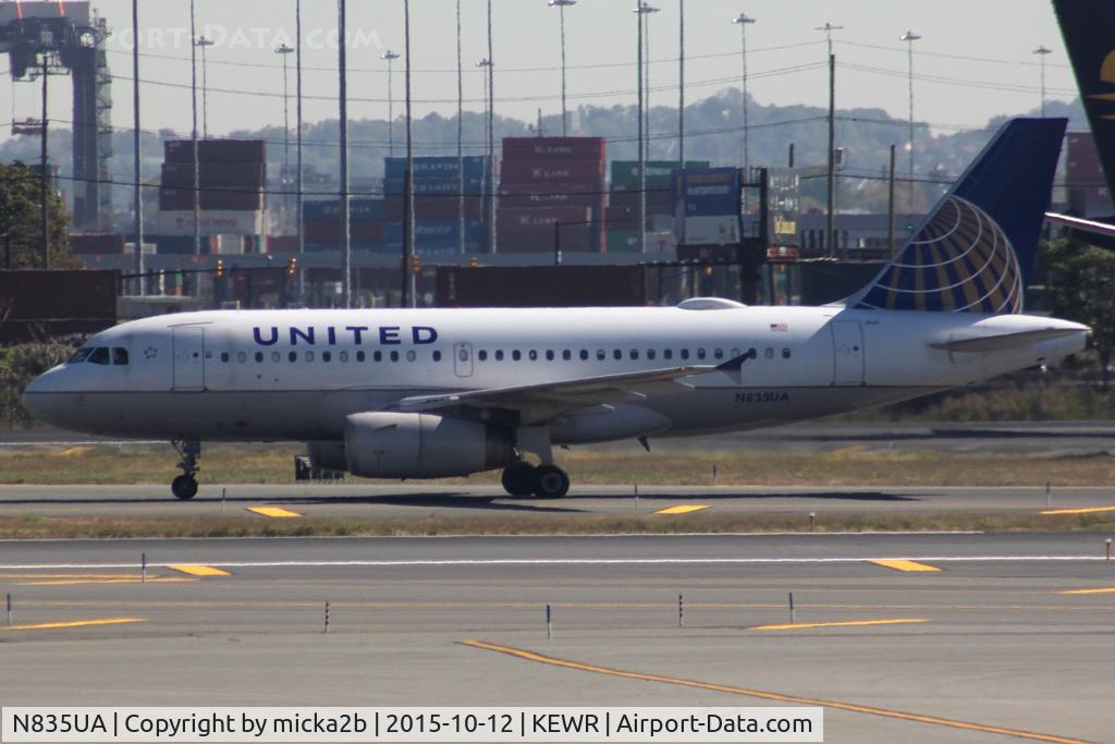 N835UA, 2001 Airbus A319-131 C/N 1426, Taxiing