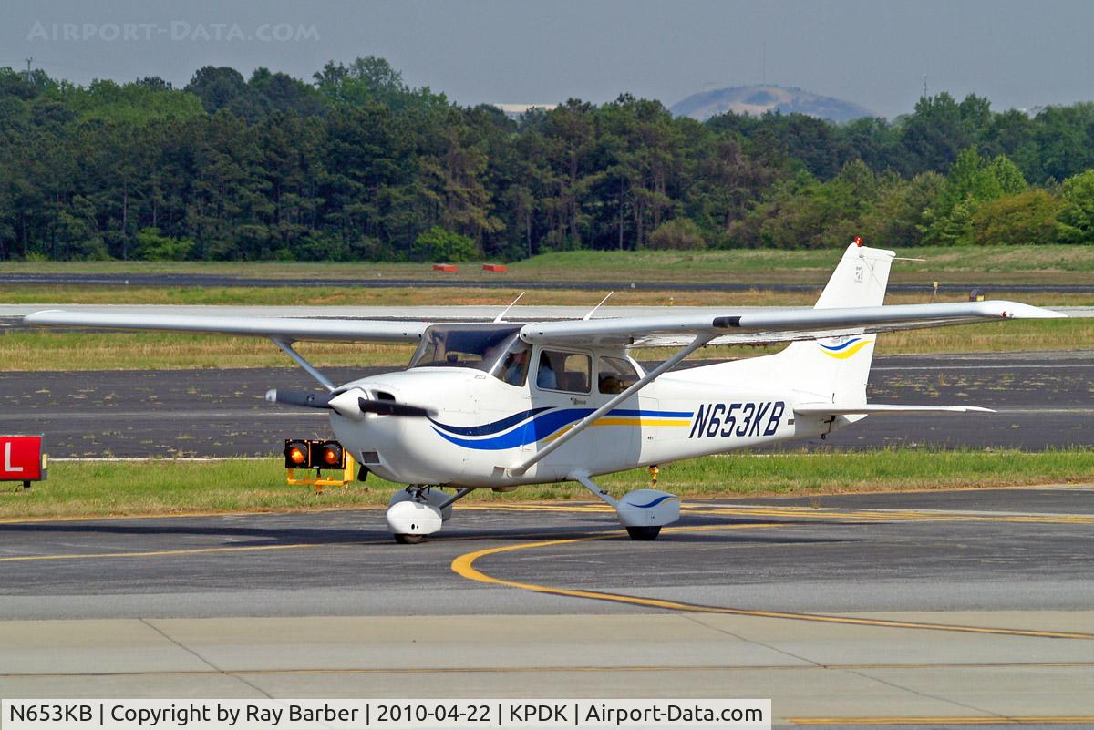 N653KB, 2000 Cessna 172S C/N 172S8686, Cessna 172S Skyhawk SP [172S-8686] Atlanta-Dekalb Peachtree~N 22/04/2010