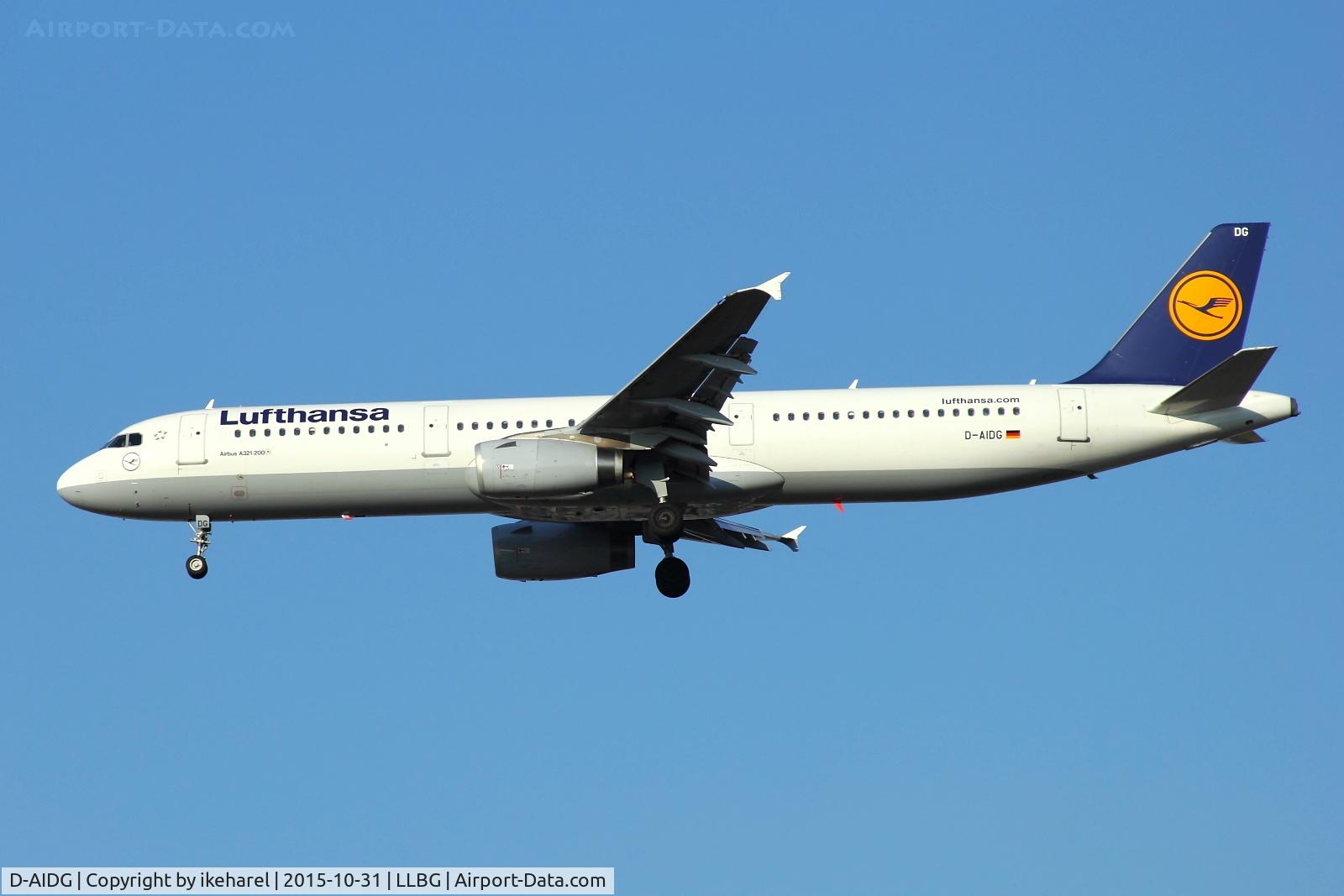 D-AIDG, 2011 Airbus A321-231 C/N 4672, Final on runway 30, fly in from Frankfurt.