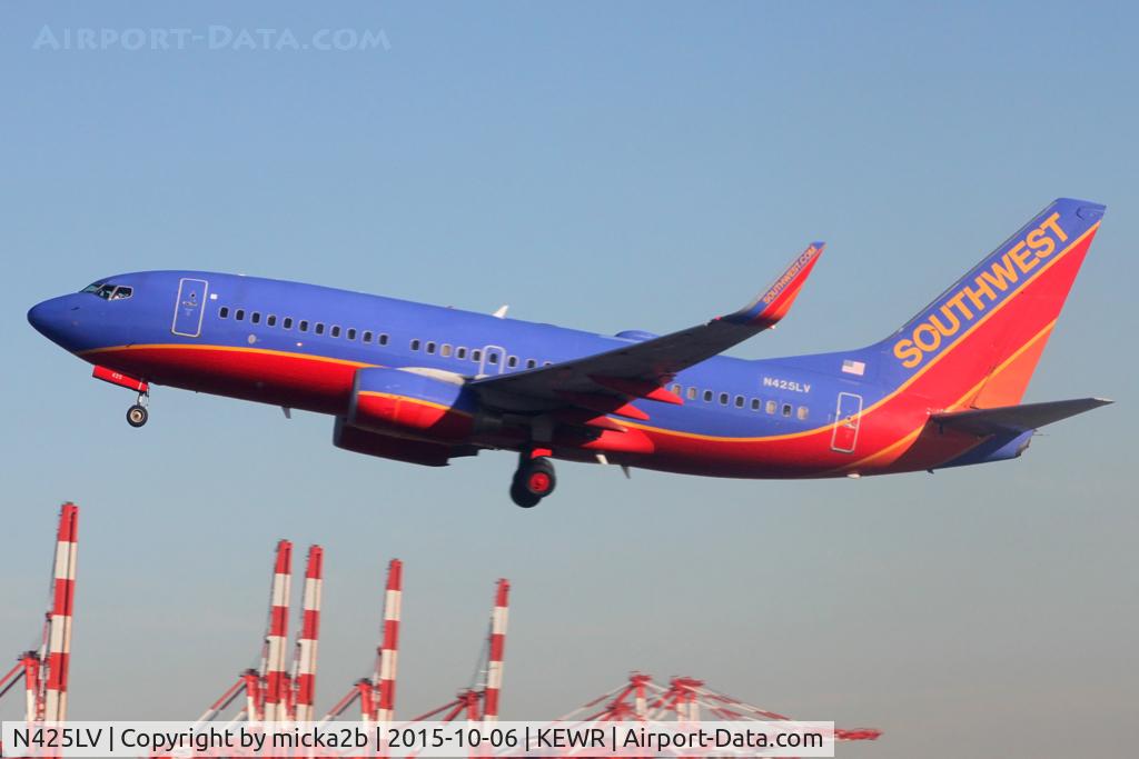 N425LV, 2002 Boeing 737-7H4 C/N 29829, Take off