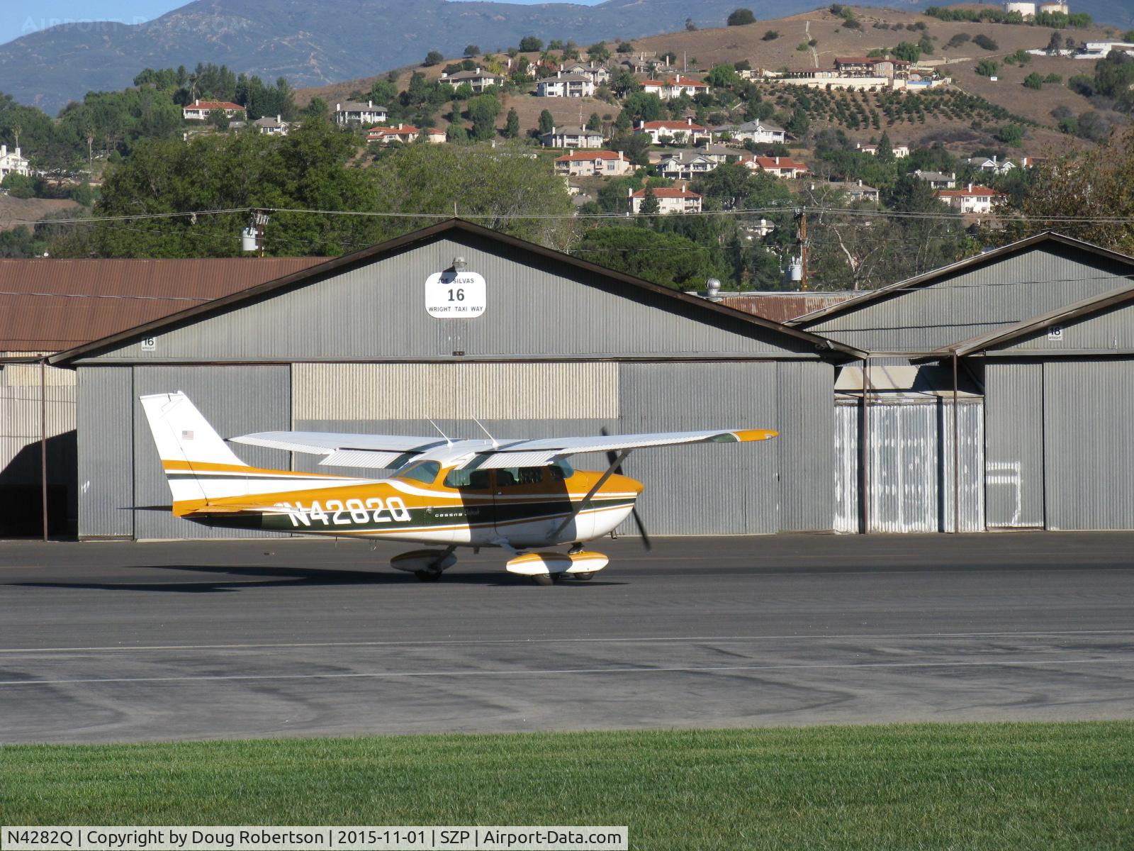 N4282Q, 1971 Cessna 172L C/N 17260182, 1971 Cessna 172L SKYHAWK, Lycoming O-320-E2D 150 Hp, taxi back after downwind landing on Rwy 22 when wind tee & two windsocks indicate Rwy 04 with Santana wind