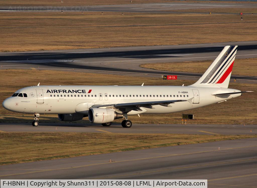 F-HBNH, 2011 Airbus A320-214 C/N 4800, Lining up rwy 31R for departure...
