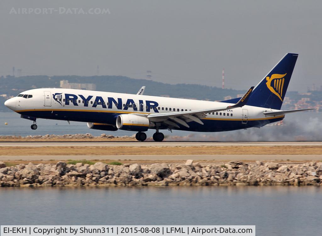 EI-EKH, 2010 Boeing 737-8AS C/N 38493, Landing rwy 13L