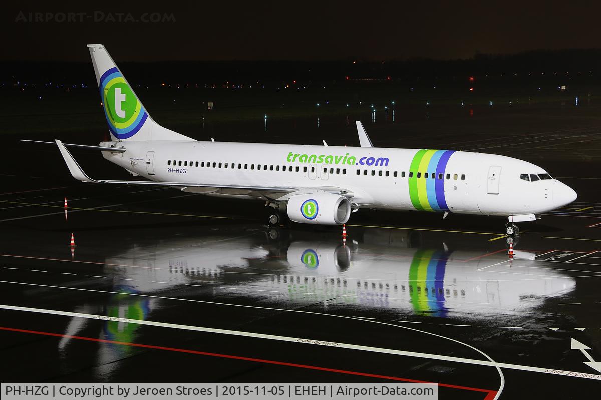 PH-HZG, 2000 Boeing 737-8K2 C/N 28379, Rainy night at Eindhoven