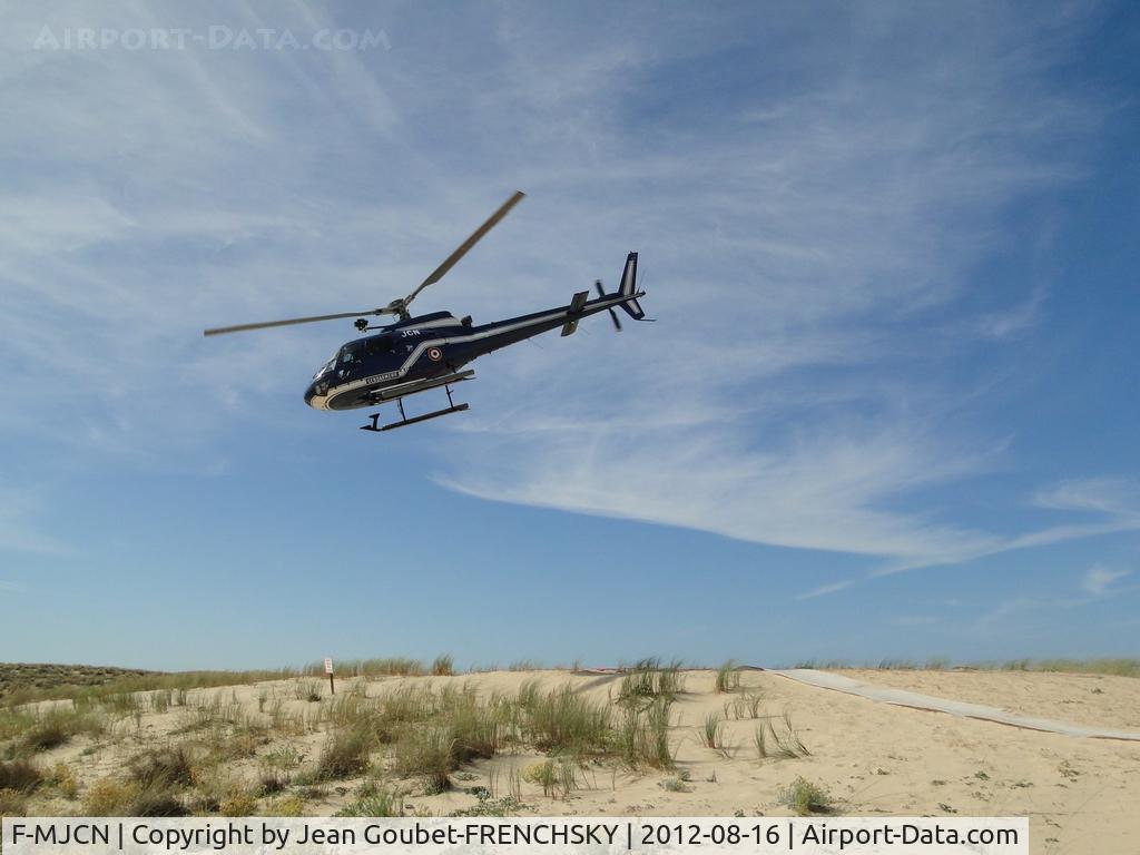 F-MJCN, Aerospatiale AS-350B Ecureuil C/N 2044, France Gendarmerie take off Grand Crohot beach