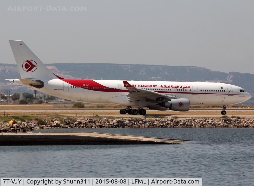 7T-VJY, 2005 Airbus A330-202 C/N 653, Taxiing holding point rwy 13L for departure...