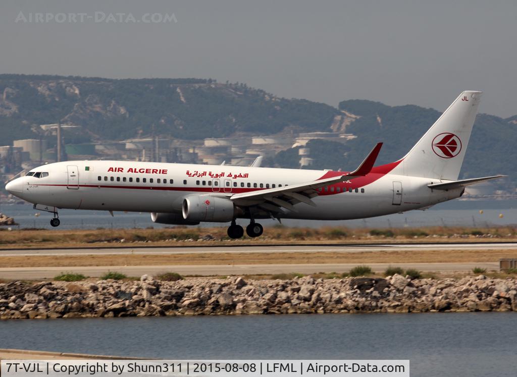 7T-VJL, 2000 Boeing 737-8D6 C/N 30204, Landing rwy 13L with blended winglets