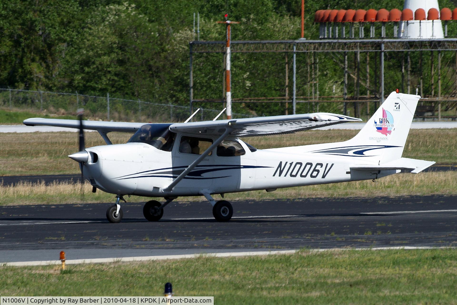 N1006V, 2005 Cessna 172S Skyhawk SP C/N 172S9805, Cessna 172S Skyhawk SP [172S-9805] Atlanta-Dekalb Peachtree~N 18/04/2010