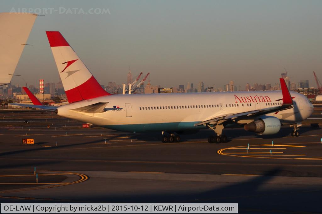 OE-LAW, 1992 Boeing 767-3Z9/ER C/N 26417, Taxiing