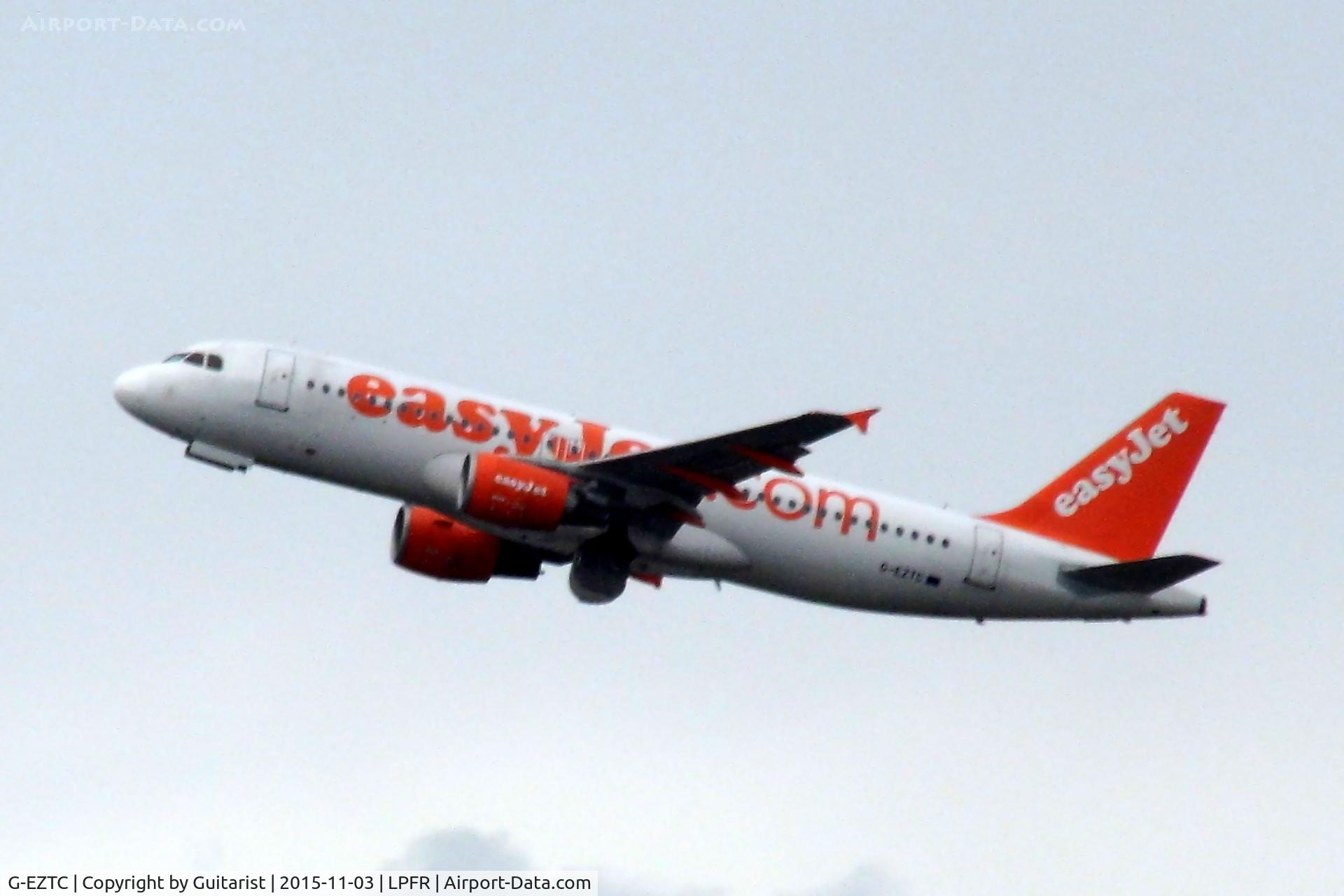 G-EZTC, 2009 Airbus A320-214 C/N 3871, At Faro