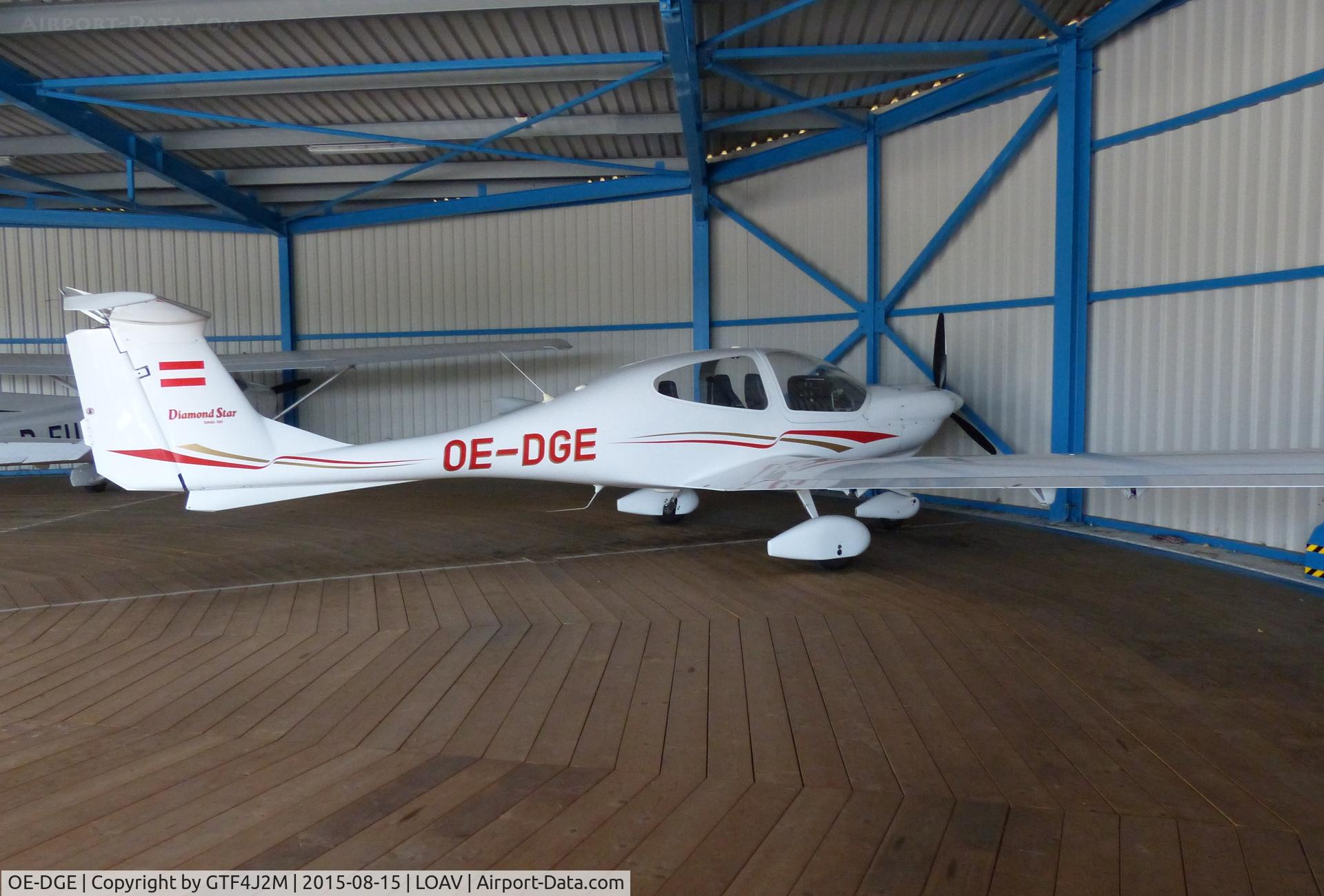 OE-DGE, Diamond DA-40 Diamond Star C/N 40.079, OE-DGE at Voslau-Wien 15.8.15
