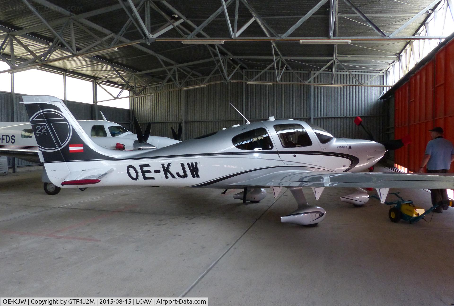 OE-KJW, Cirrus SR22T GTS C/N 0647, OE-KJW at Voslau-Wien 15.8.15