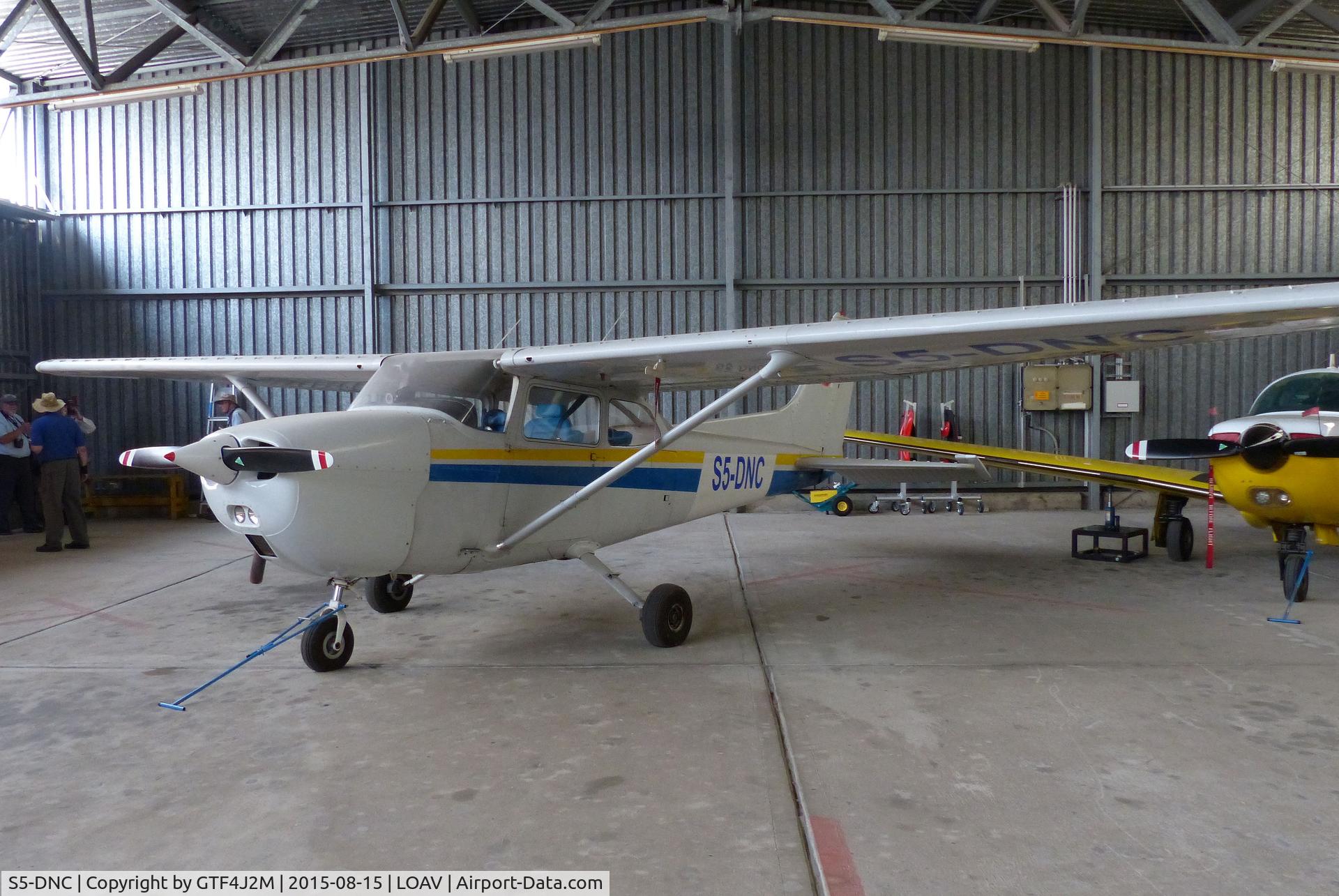 S5-DNC, Cessna F172M Skyhawk C/N F17201273, S5-DNC at Voslau-Wien 15.8.15