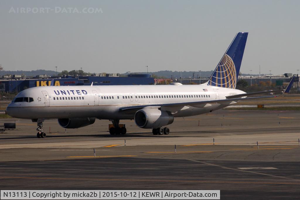 N13113, 1995 Boeing 757-224 C/N 27555, Taxiing