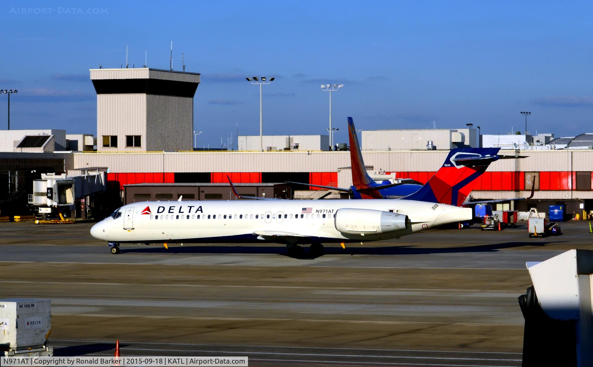 N971AT, 2001 Boeing 717-200 C/N 55032, Taxi Atlanta