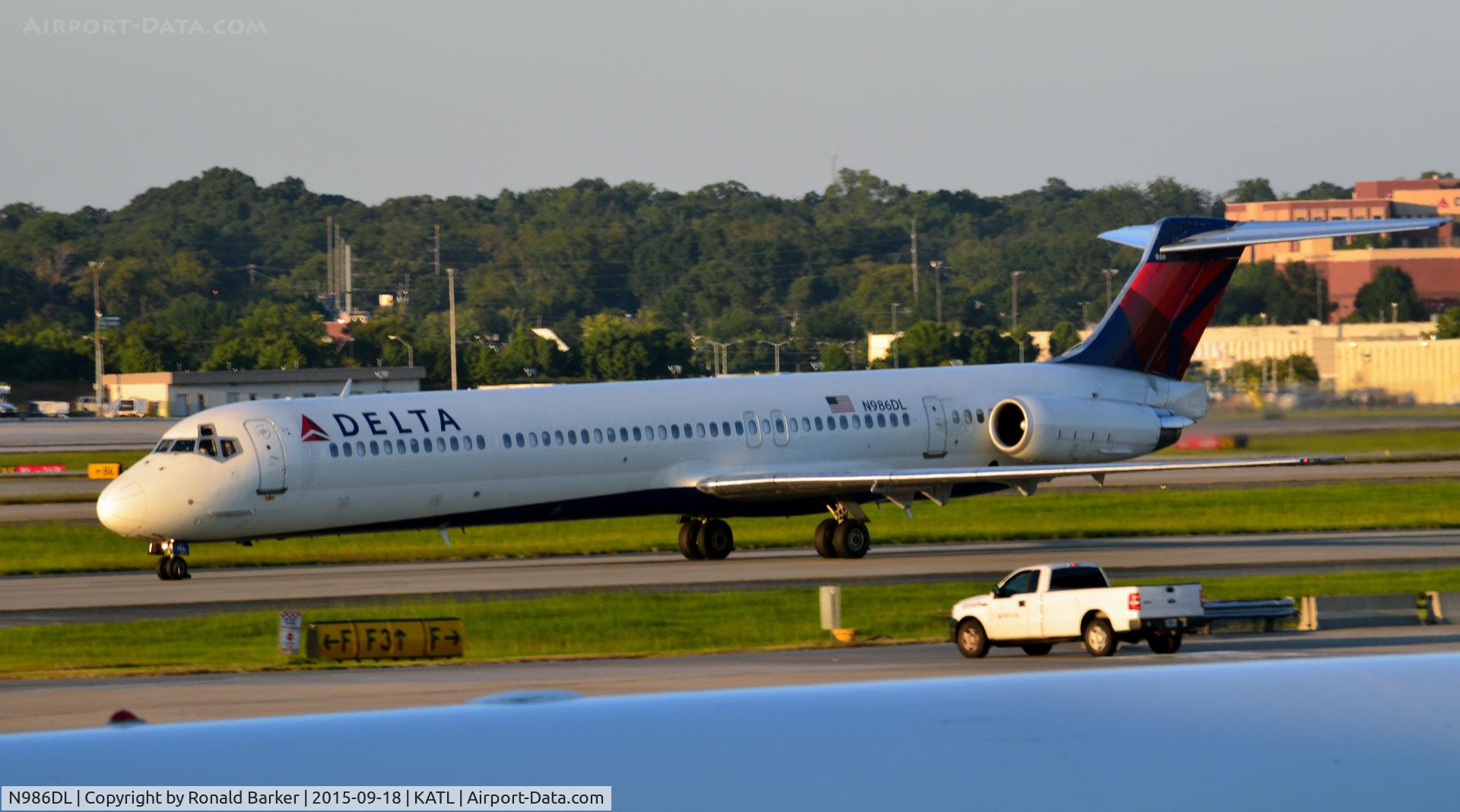 N986DL, 1991 McDonnell Douglas MD-88 C/N 53313, Taxi Atlanta