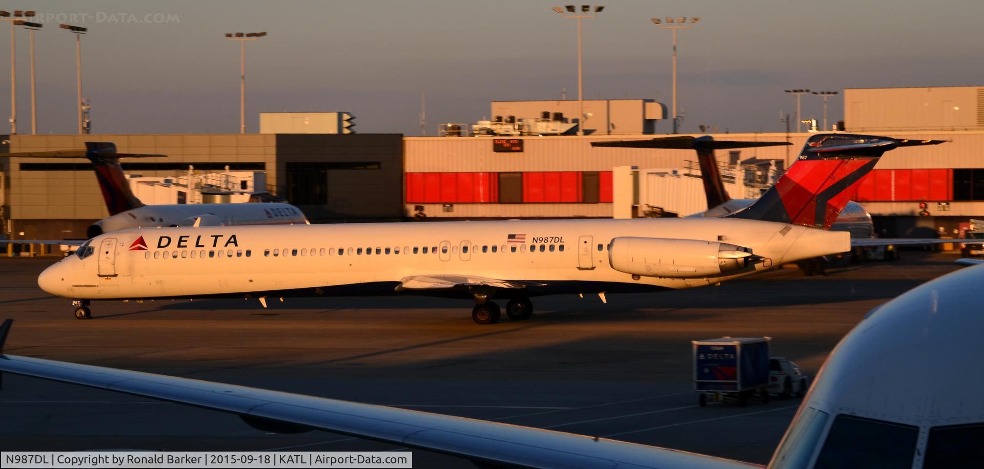 N987DL, 1991 McDonnell Douglas MD-88 C/N 53338, Taxi Atlanta