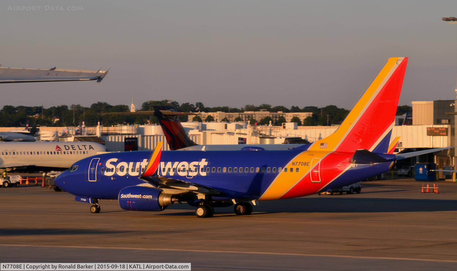 N7708E, 2004 Boeing 737-76N C/N 32652, Taxi Atlanta