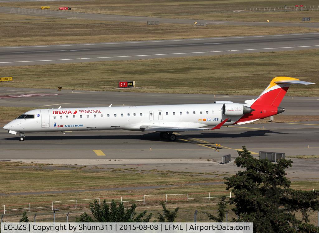 EC-JZS, 2007 Bombardier CRJ-900 (CL-600-2D24) C/N 15111, Lining up rwy 31R for departure