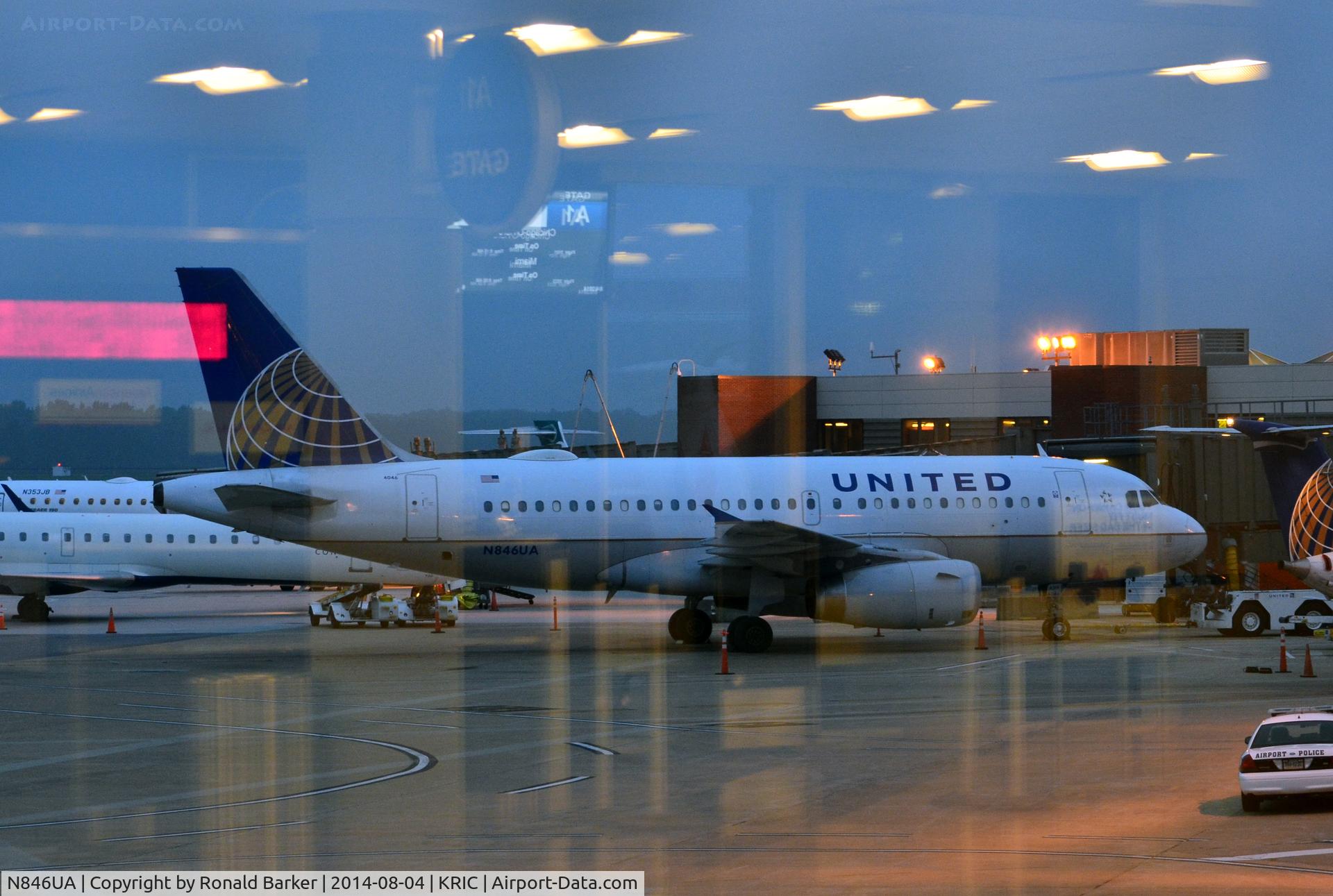 N846UA, 2001 Airbus A319-131 C/N 1600, At the gate Richmond