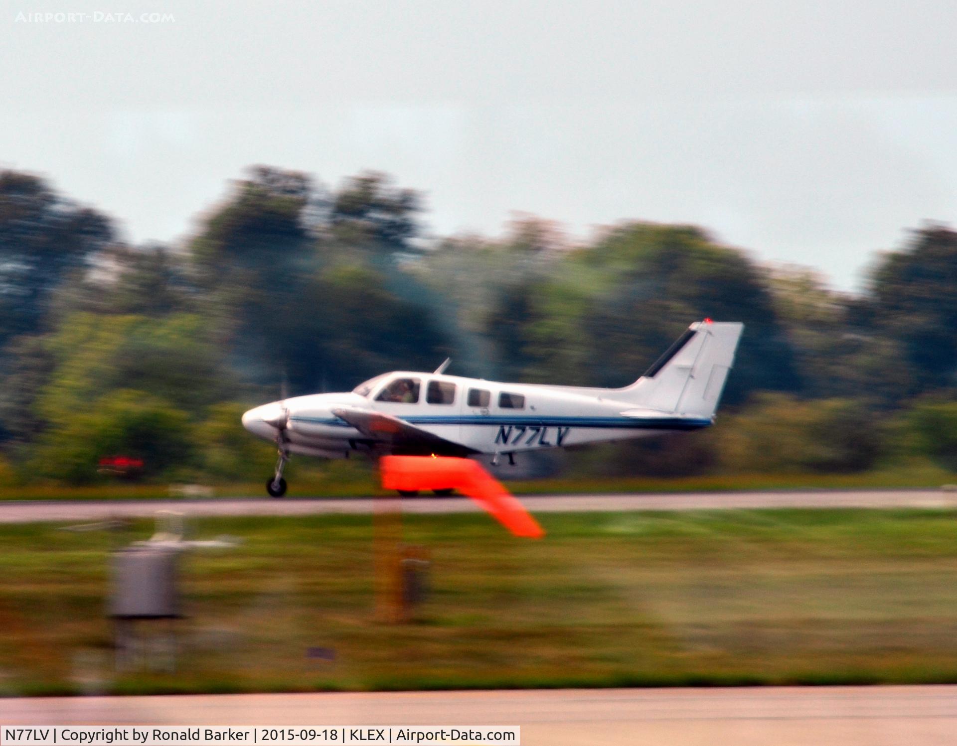 N77LV, 1980 Beech 58P Baron C/N TJ-287, Takeoff Lexington