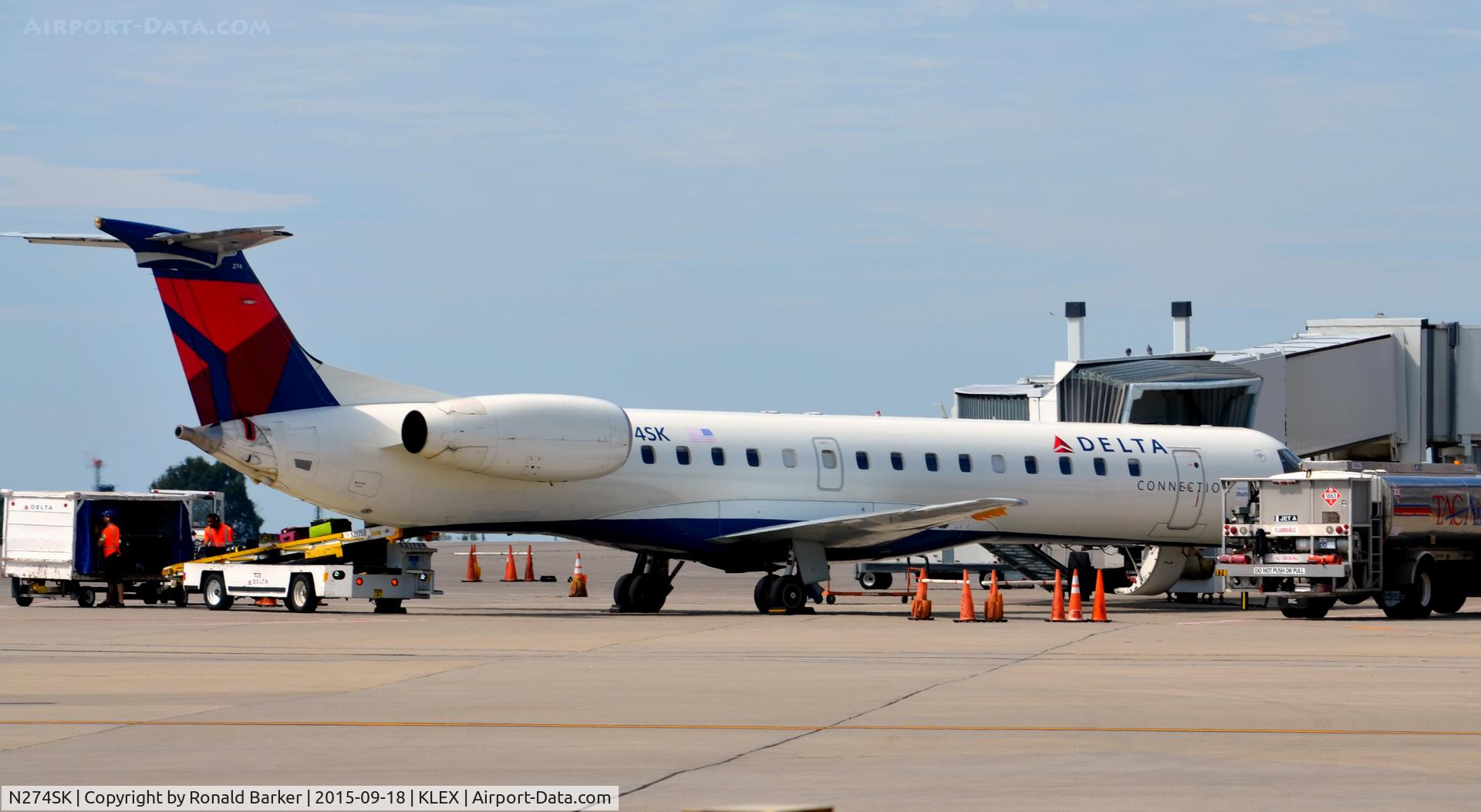 N274SK, 2000 Embraer EMB-145LR C/N 145344, At the gate Lexington