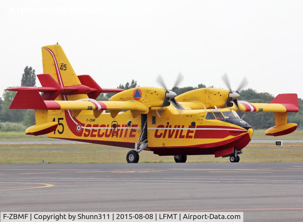 F-ZBMF, Canadair CL-215-6B11 CL-415 C/N 2045, Taxiing to the parking for refuelling...