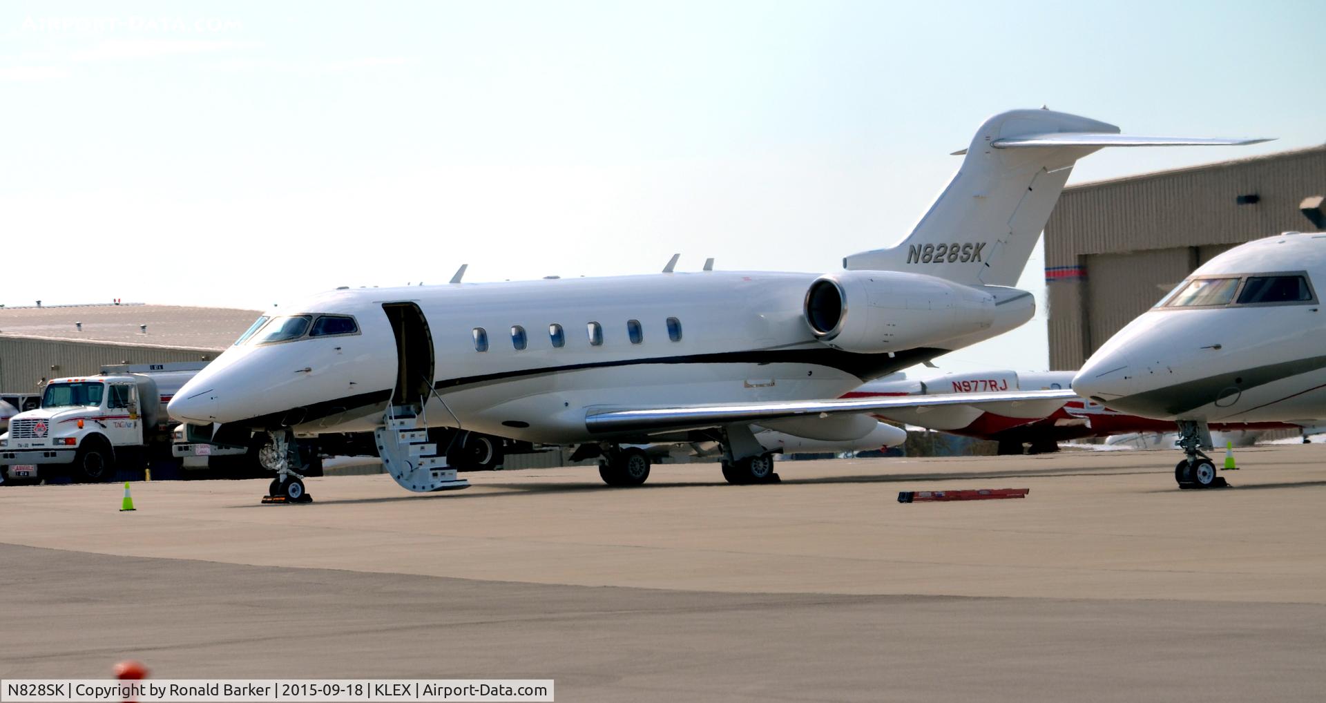 N828SK, 2004 Bombardier Challenger 300 (BD-100-1A10) C/N 20020, Lexington