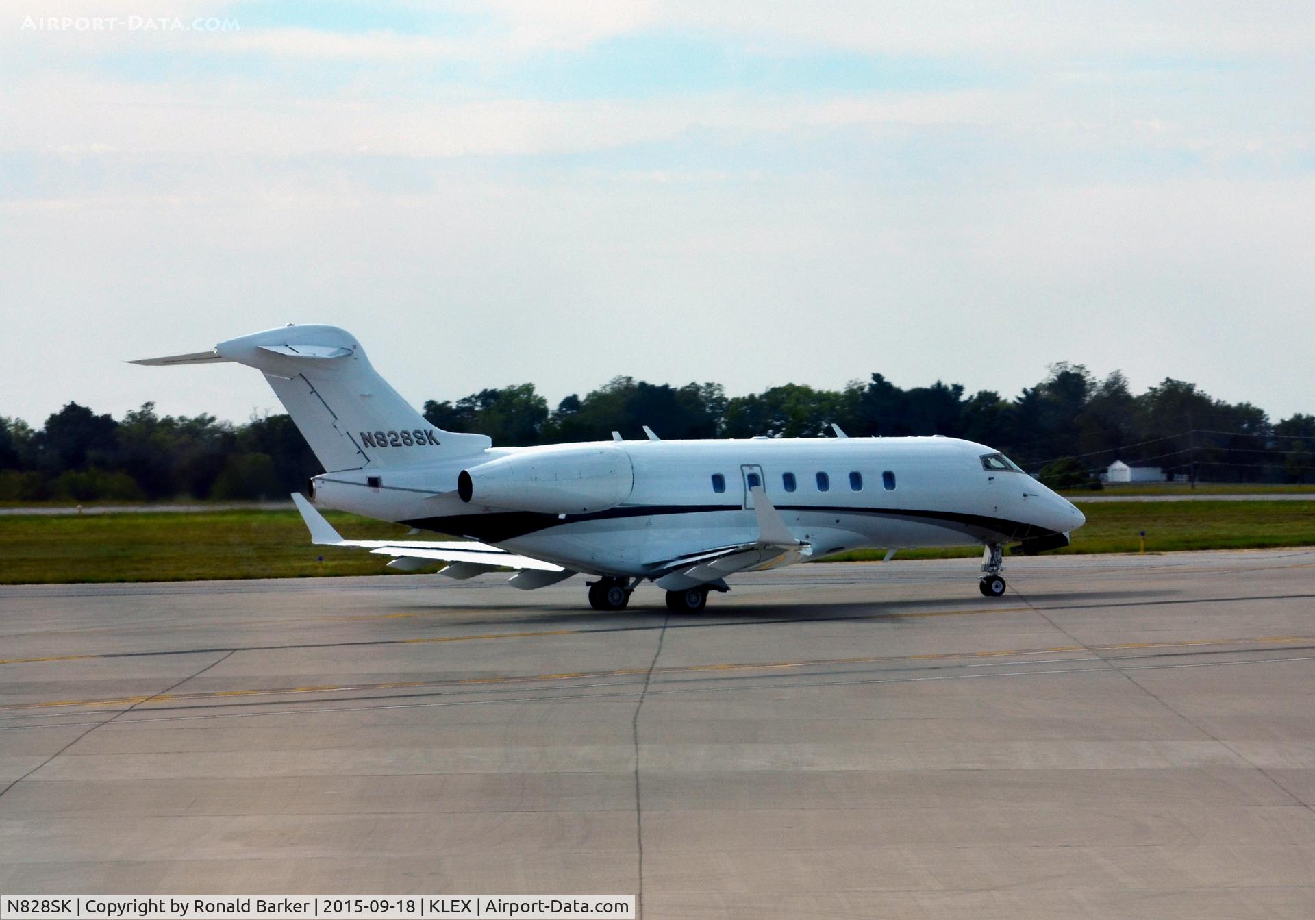 N828SK, 2004 Bombardier Challenger 300 (BD-100-1A10) C/N 20020, Taxi for takeoff Lexington