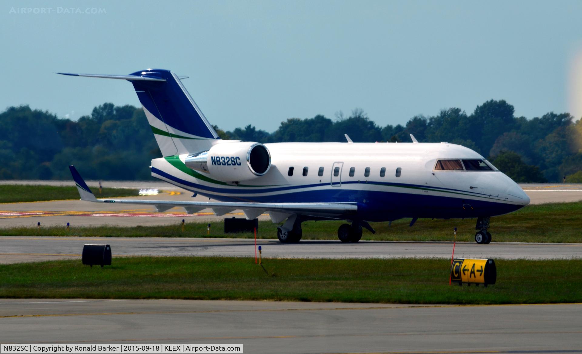 N832SC, 2000 Bombardier Challenger 604 (CL-600-2B16) C/N 5461, taxi Lexington