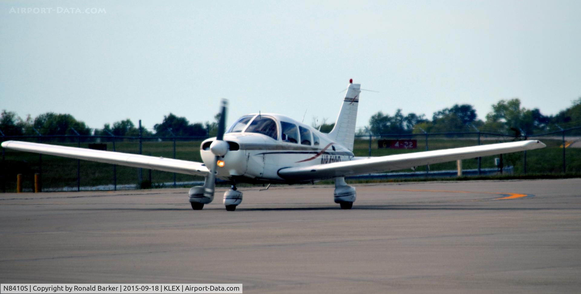 N8410S, 1981 Piper PA-28-161 C/N 28-8116263, Taxi Lexington