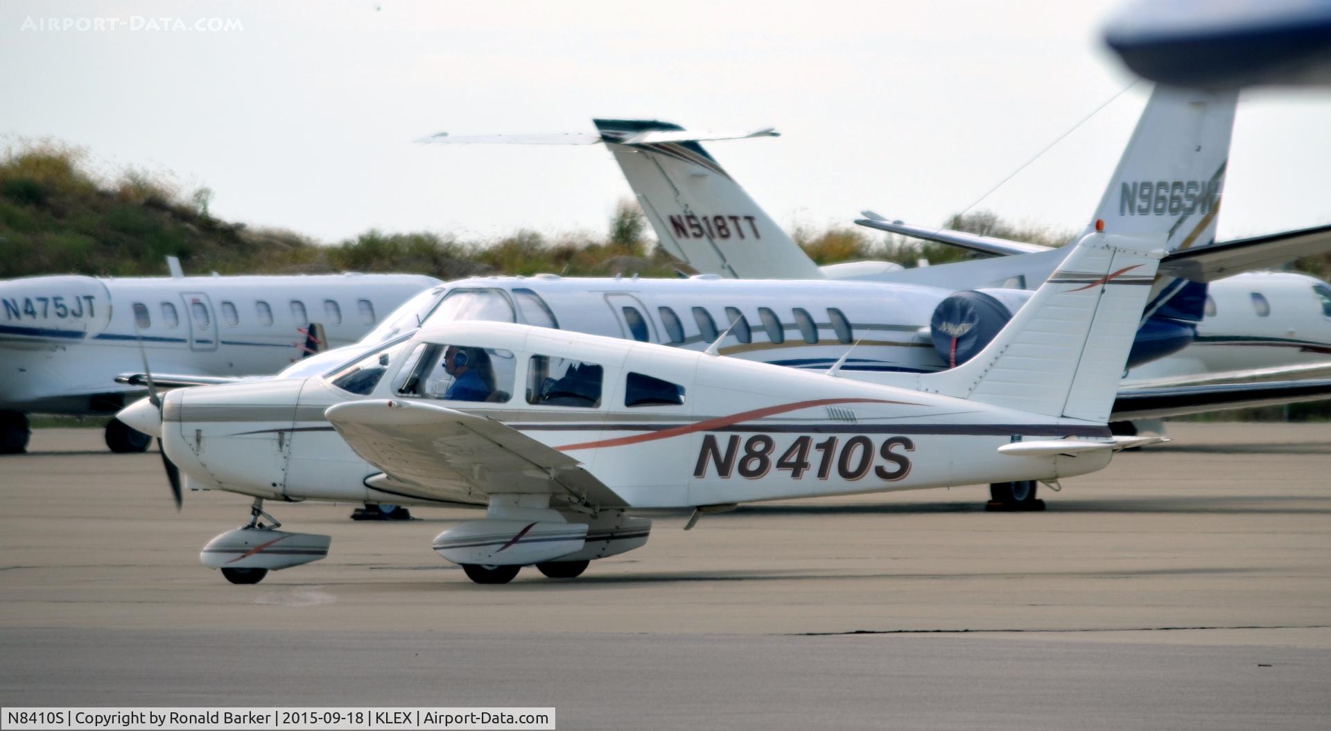 N8410S, 1981 Piper PA-28-161 C/N 28-8116263, Taxi Lexington