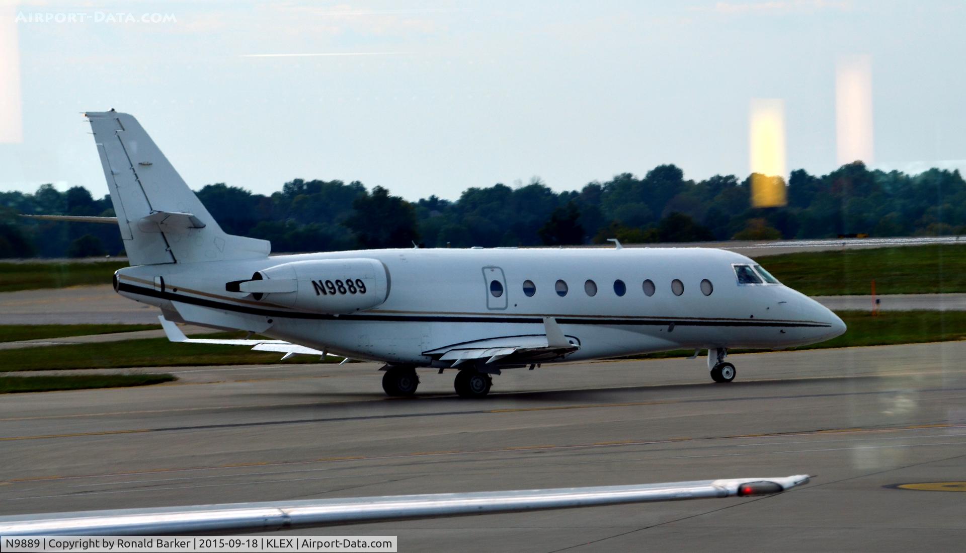 N9889, 1999 Israel Aircraft Industries G-200 C/N 009, Taxi Lexington