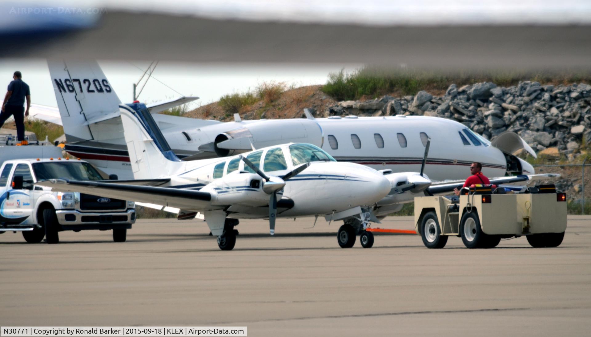 N30771, 1987 Beech 58 Baron C/N TH-1518, Towed Lexington