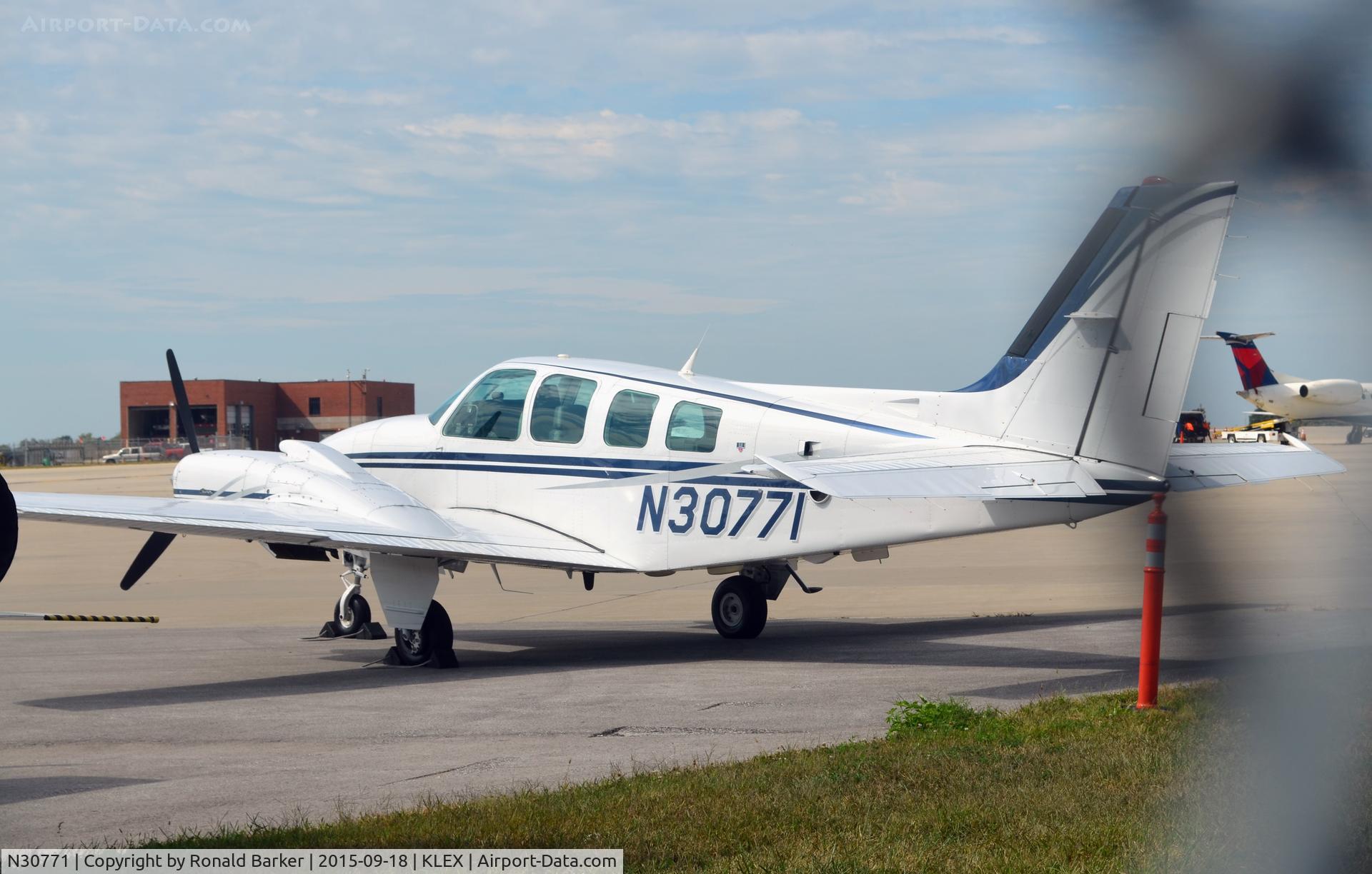 N30771, 1987 Beech 58 Baron C/N TH-1518, Towed Lexington
