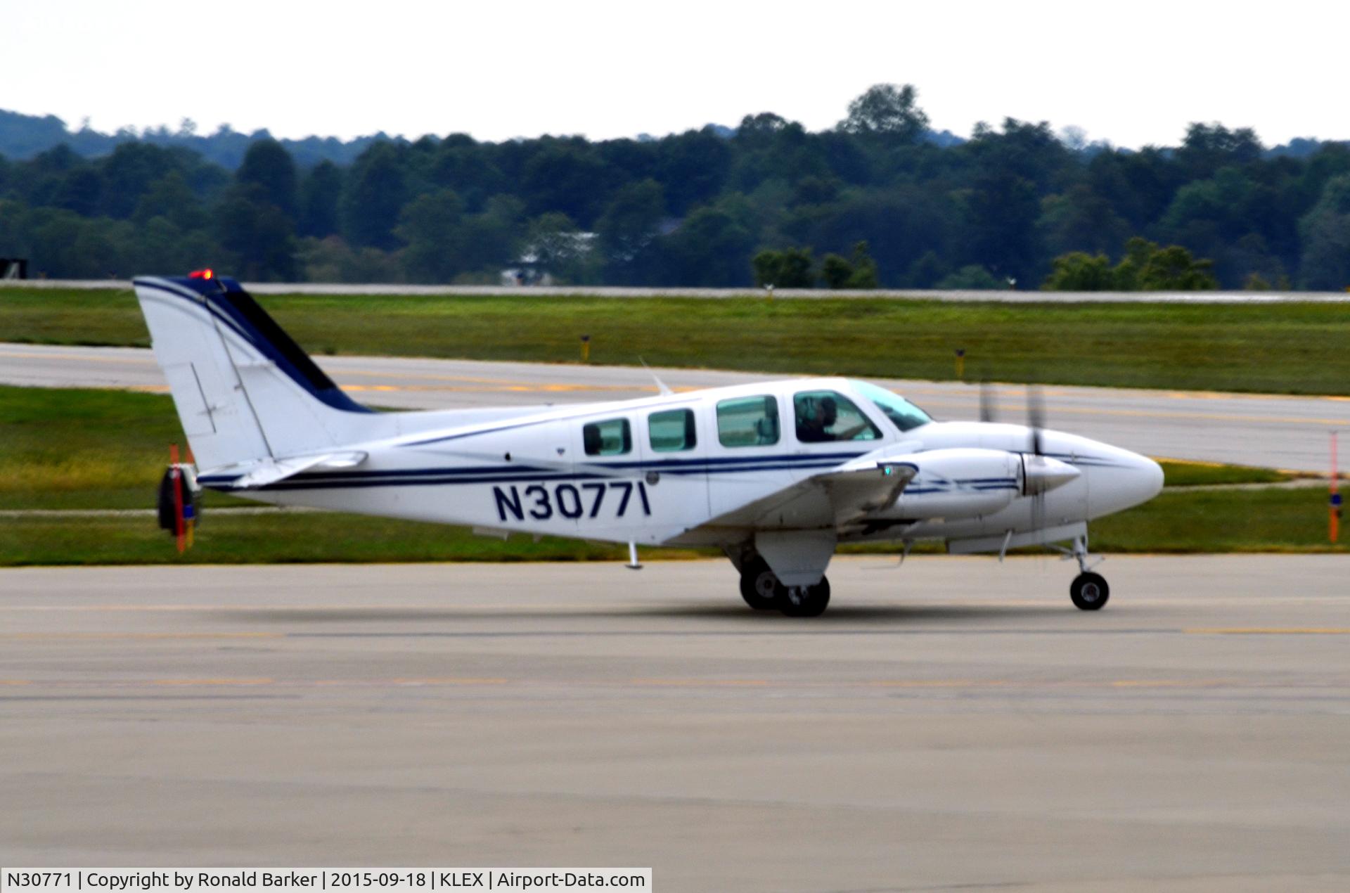 N30771, 1987 Beech 58 Baron C/N TH-1518, Taxi Lexington