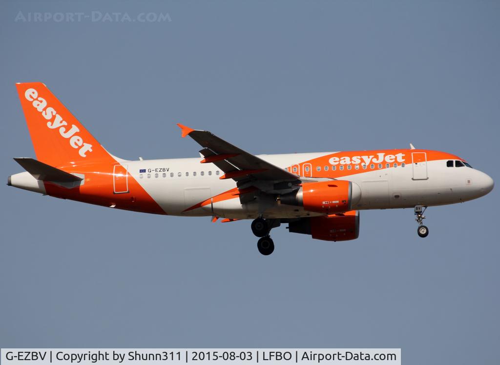 G-EZBV, 2007 Airbus A319-111 C/N 3122, Landing rwy 14R in new c/s