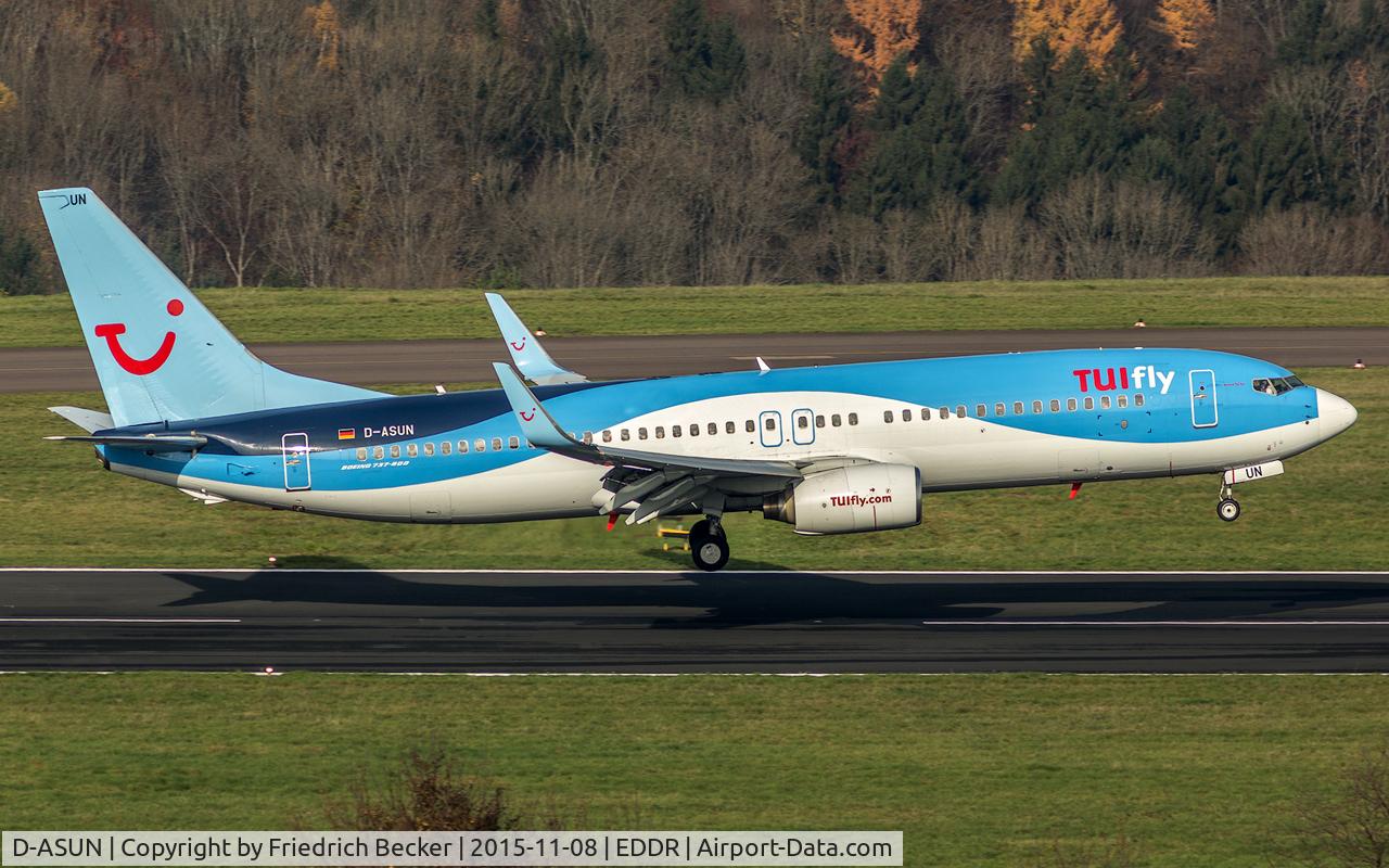 D-ASUN, 2005 Boeing 737-8BK C/N 33023, moments prior touchdown RW09, inbound from Las Palmas