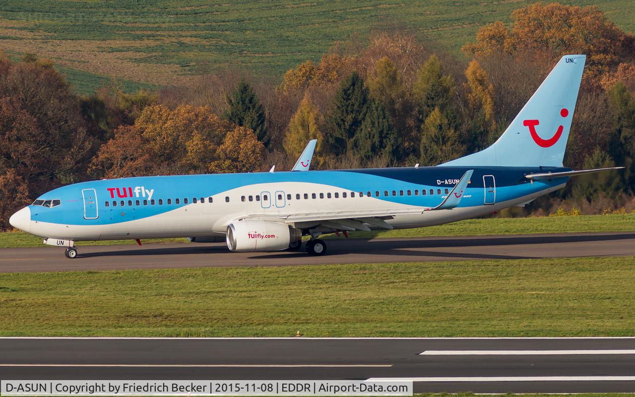 D-ASUN, 2005 Boeing 737-8BK C/N 33023, taxying to the active